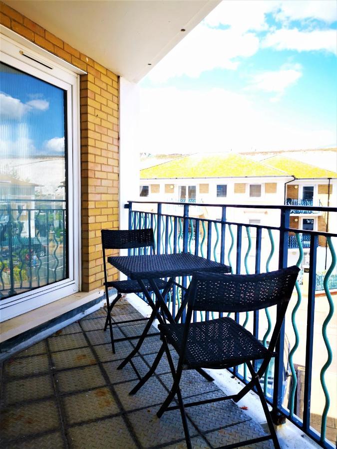 Апартаменты Marina Living With Parking, Balcony, Quiet And Secure Брайтонн Экстерьер фото
